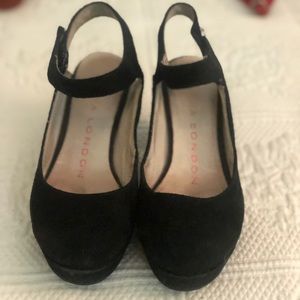 Sacha London comfortable heels. Size 6